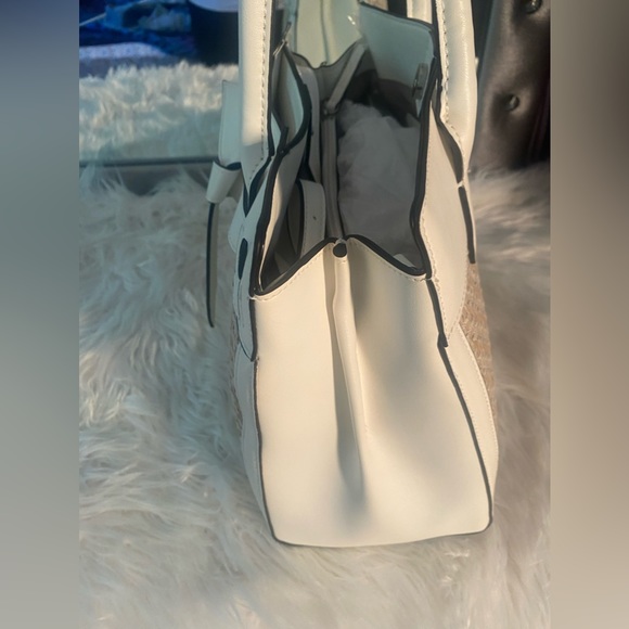 Nine West Beautiful White Leather Handbag with a long shoulder strap Brand New - Picture 8 of 16